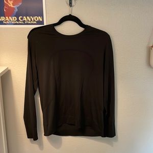 Lululemon size 10 long sleeve
